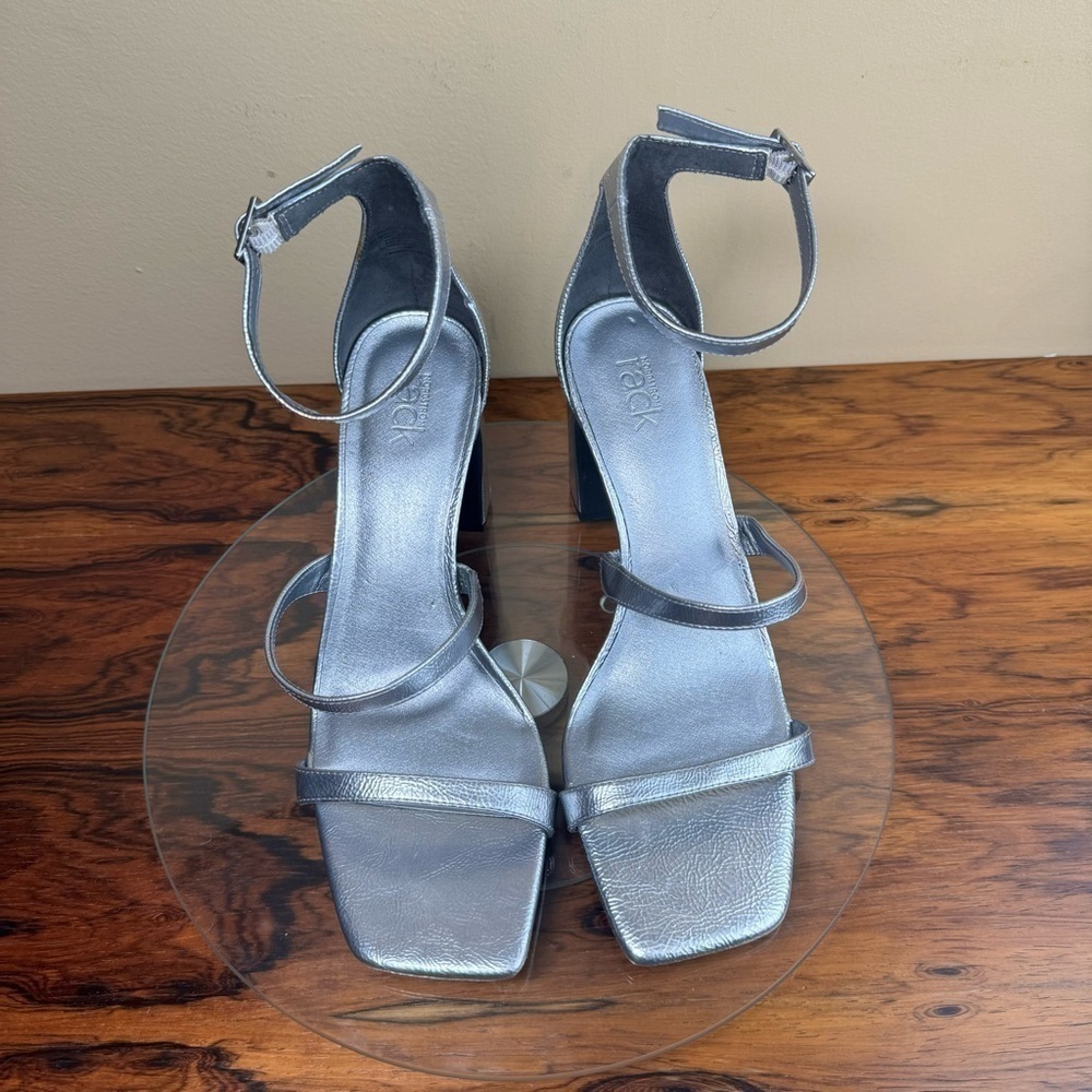NEW Nordstrom Rack Adelaide Block Heel Sandal silver metallic - Picture 4 of 16